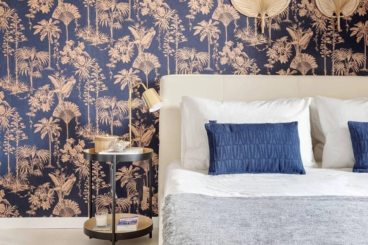 Golden Navy Design Apartment in Porta Venezia Milaan