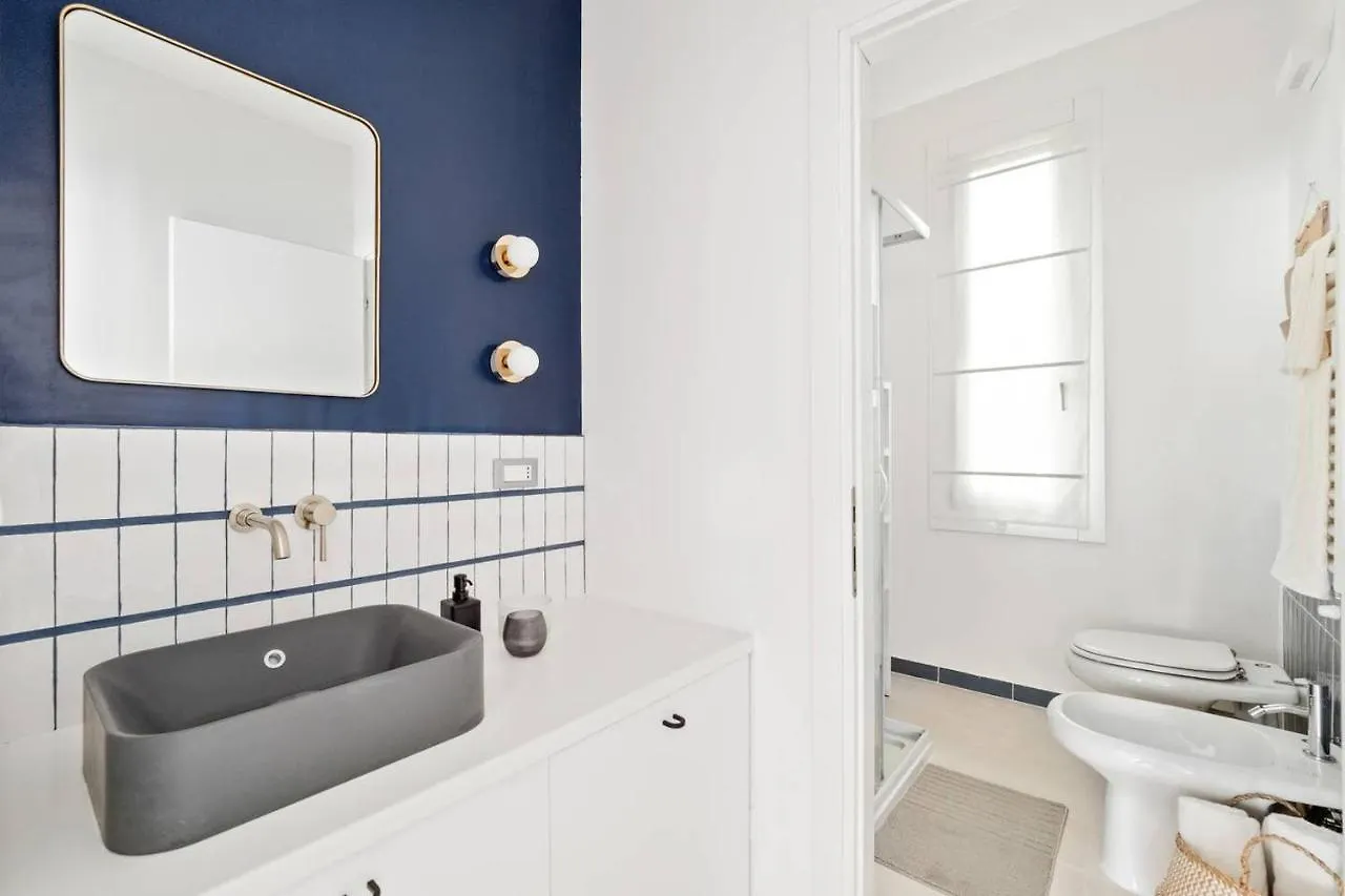 Golden Navy Design Apartment in Porta Venezia Milaan 0*,